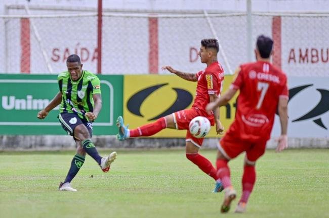 Jogo foi disputado com muito calor, em Nova Lima, na manh deste sbado 