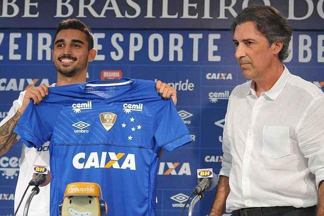 Patrick Brey (lateral-esquerdo): contratado em abril de 2018, aps se destacar pelo Tupi, no Campeonato Mineiro, acabou emprestado a Coritiba e Ferroviria antes de retornar  Toca II. Hoje, faz parte do elenco de Luiz Felipe Scolari. Tem 17 partidas com a camisa celeste.