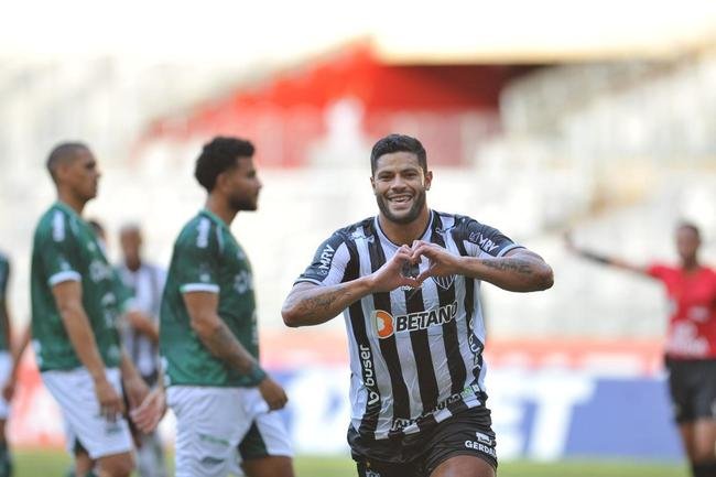 Hulk marcou os dois gols do Atltico na vitria por 2 a 0 sobre a Caldense, no Mineiro, no jogo de ida da semifinal do Camponato Mineiro
