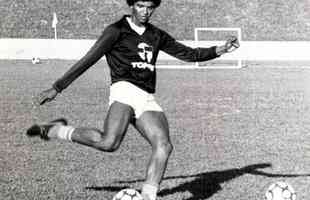 Geraldo (zagueiro): dividiu a artilharia do Cruzeiro no Campeonato Brasileiro de 1986 com o ponta-direita Robson, com seis gols. No caso do defensor, foram trs tentos de falta, um de pnalti e dois com a bola rolando. Na competio, o time celeste ficou em oitavo lugar entre 48 participantes.