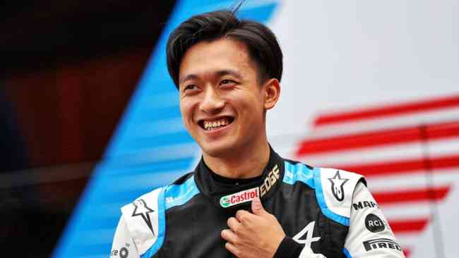 Guanyu Zhou, de 22 anos, substituirá o italiano Antonio Giovinazzi