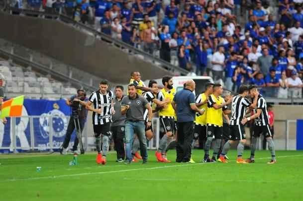 Imagens do jogo entre Cruzeiro e Botafogo no Mineiro