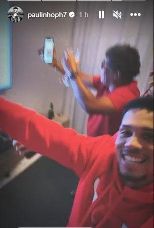 Paulinho, atacante do Bayer Leverkusen; manifestaes de esportistas com a vitria de Lula na eleio para presidente do Brasil