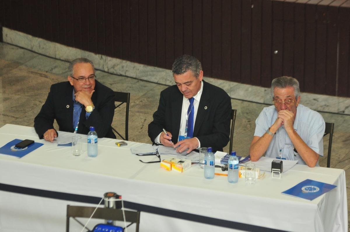 Fotos da eleio presidencial no Cruzeiro. Parque esportivo do Barro Preto, em BH, esteve lotado durante tarde e noite desta segunda-feira