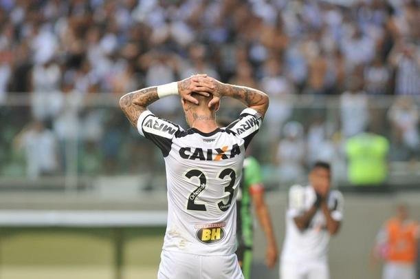 Depois de lances polmicos, Atltico confirmou vitria com gols de Rger Guedes e Ricardo Oliveira