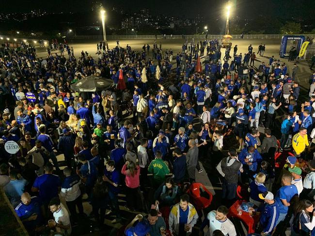 Chegada da torcida do Cruzeiro ao Mineiro para o jogo contra o Sport pela 15 rodada da Srie B do Campeonato Brasileiro