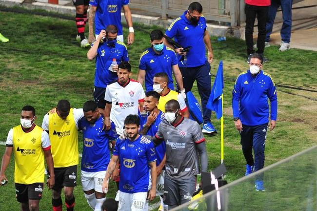 Fotos do duelo entre Cruzeiro e Vitria, no Independncia, em Belo Horizonte, pela 17 rodada da Srie B do Campeonato Brasileiro