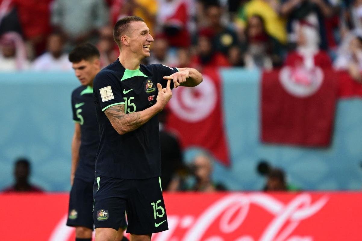 Mitchell Duke marcou o gol da Austrlia sobre a Tunsia em jogo pela segunda rodada do Grupo D da Copa do Mundo