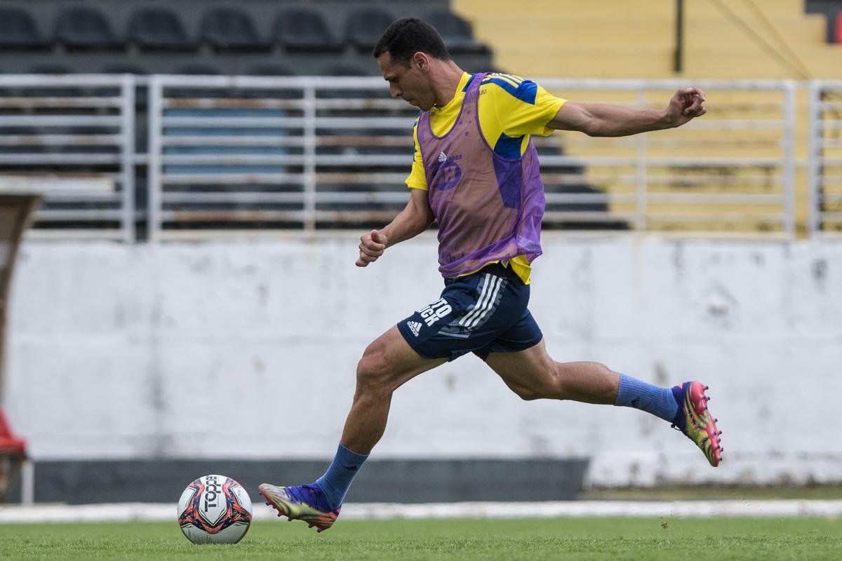 Fotos do treino do Cruzeiro no estdio Melo, em Varginha, na manh deste sbado (03/04)