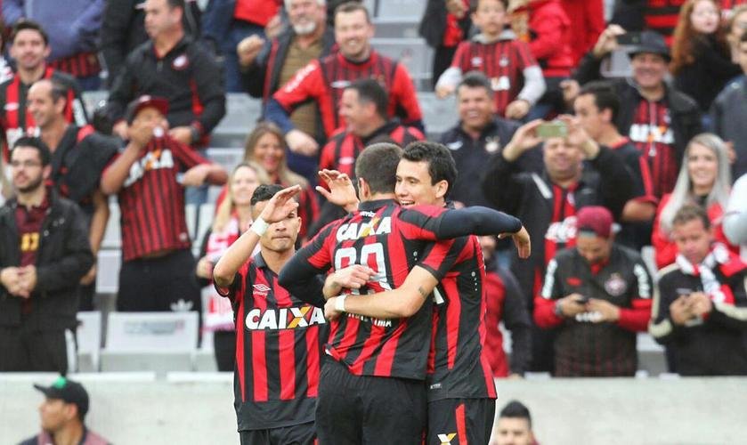 2016 - Athletico-PR - 15 vitórias, três empates e uma derrota, com 27 gols marcados e 6 sofridos