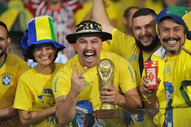 Fotos das torcidas de Brasil e Argentina, no Mineiro, no clssico vlido pela semifinal da Copa Amrica