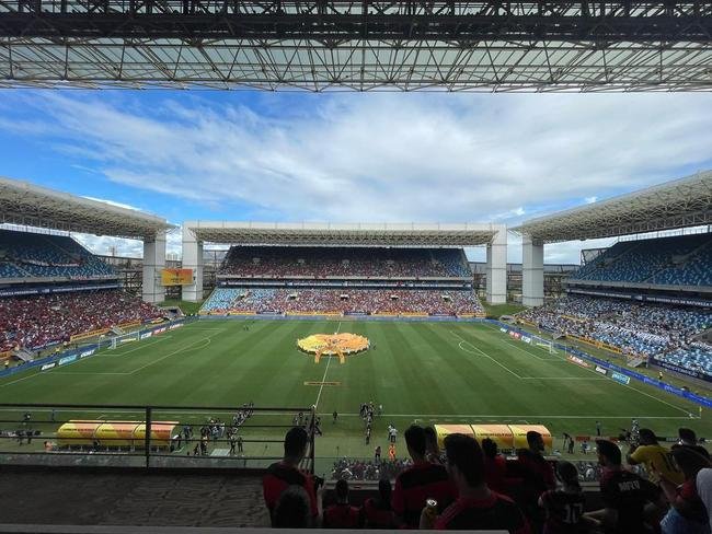 Fotos da chegada de torcedores  Arena Pantanal, em Cuiab, para a final da Supercopa do Brasil entre Atltico e Flamengo