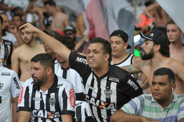 Fotos da torcida do Atltico durante o clssico contra o Cruzeiro