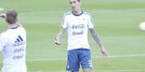 Seleo Argentina treinou nesta tera na Cidade do Galo com Lionel Messi. O craque cobrou faltas, afiou a pontaria e, em seguida, deixou a atividade mais cedo para se poupar. Na parte final, o tcnico Bauza orientou um trabalho em campo reduzido