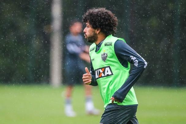 Atltico treinou sob chuva intensa na Cidade do Galo nesta quinta-feira  tarde