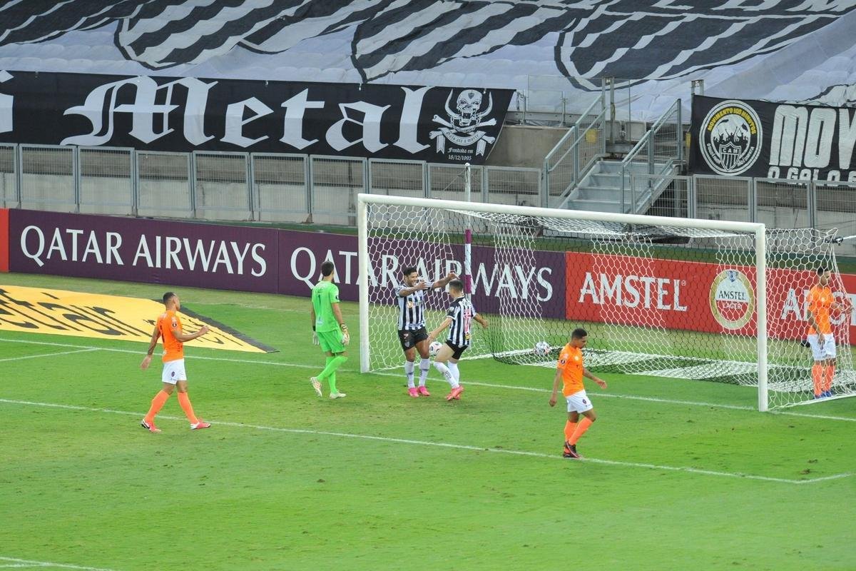 Savarino abriu o placar para o Atltico aos 28 minutos do primeiro tempo