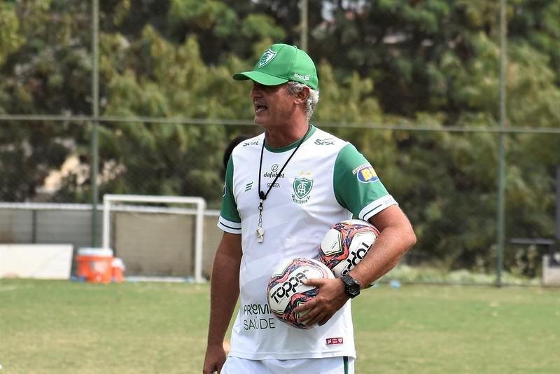 Amrica treinou no CT Lanna Drumond, na manh desta quarta-feira (28), visando o clssico contra o Cruzeiro no prximo domingo.