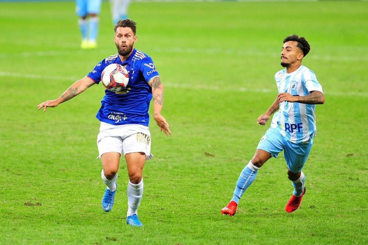 Fotos de Cruzeiro x Londrina, no Mineiro, pela 15 rodada da Srie B