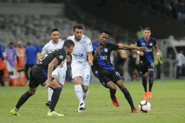 Equipes se enfrentaram pela sexta rodada do Grupo B da Copa Libertadores