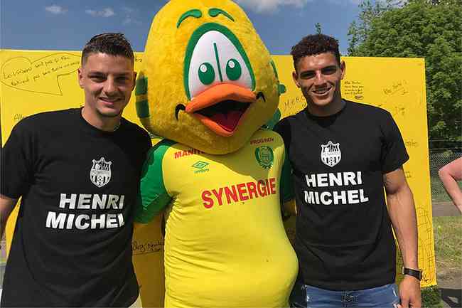 Girotto e Diego Carlos vestiram camisa em homenagem a ex-jogador e ex-treinador Henri Michel, um dos maiores dolos do Nantes, que morreu em 2018, aos 70 anos