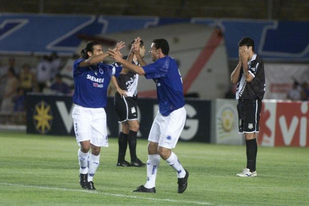 Fred em ação pelo Cruzeiro entre 2004 e 2005