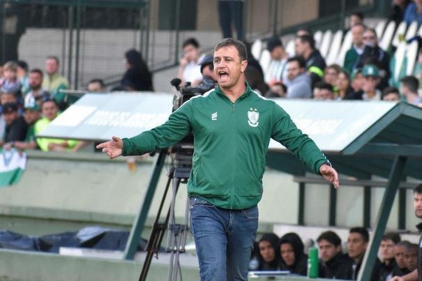 Fotos do duelo entre Coritiba e América, no Couto Pereira, em Curitiba, pela 25ª rodada da Série B do Campeonato Brasileiro