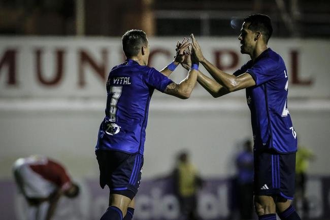 Neste sbado (18/2), o Cruzeiro visitou o Alapo do Bonfim, em Nova Lima, para medir foras com o Villa Nova, pela 6 rodada do Campeonato Mineiro. O time celeste venceu por 4 a 0 - gols de Gilberto (3) e Mateus Vital.