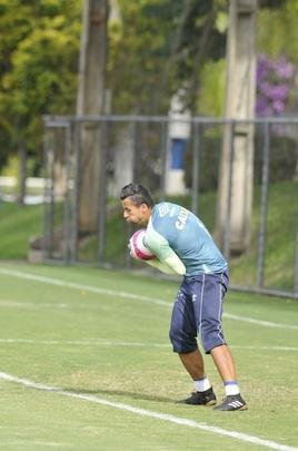 Mano Menezes montou Cruzeiro que deve encarar o Villa Nova no sbado e promoveu trs mudanas em relao ao ltimo jogo: Murilo entrou na vaga de Leo, Egdio no lugar de Marcelo Hermes e Robinho deu lugar a Ariel Cabral