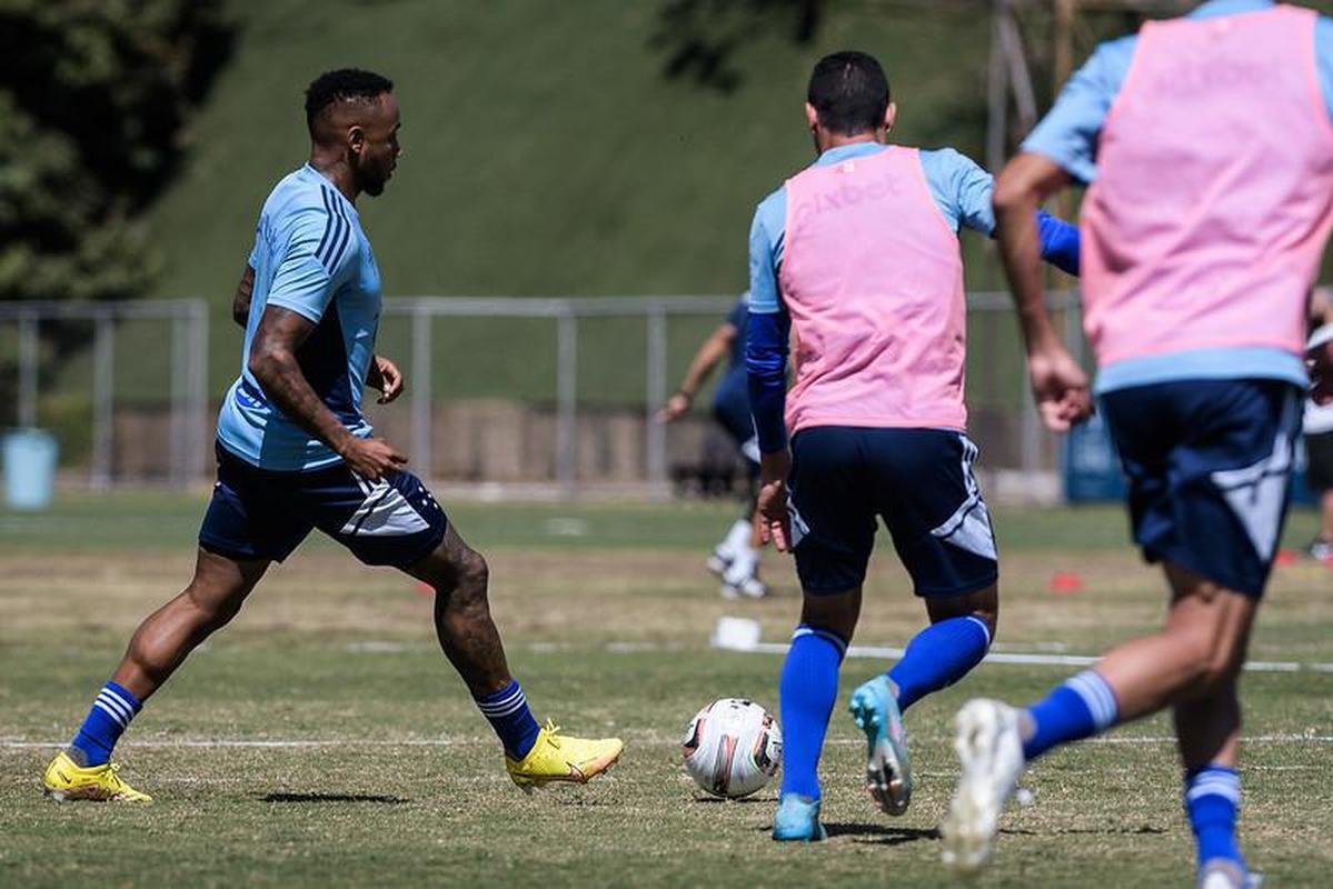 Fotos do treino do Cruzeiro nesta tera-feira (16/8), na Toca da Raposa II, em Belo Horizonte. Time celeste enfrentar o Grmio no domingo (21/8), s 16h, na Arena, pela 25 rodada da Srie B