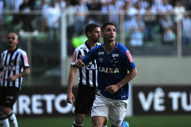 Thiago Neves colocou o Cruzeiro em vantagem no clssico: 1 a 0