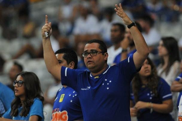 Cruzeiro e Atltico-PR jogaram no Mineiro pela terceira rodada do Grupo C da Primeira Liga