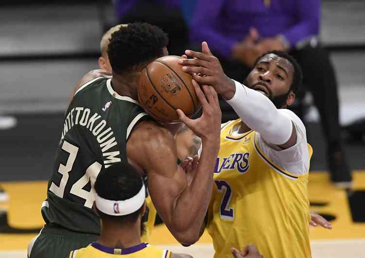 Após quebrar série de derrotas, Lakers perdem para os Kings em Los