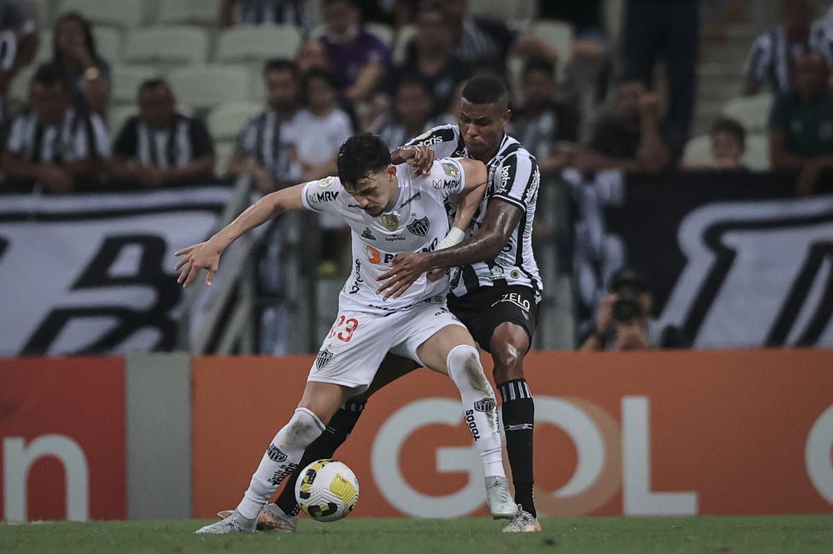 O Atltico visitou o Cear nesta quarta-feira (15), na Arena Castelo, em Fortaleza, pela 12 rodada do Campeonato Brasileiro. Veja as melhores imagens do confronto.