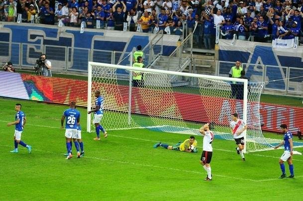 Fotos do primeiro tempo do duelo entre Cruzeiro e River Plate, no Mineiro, pela Copa Libertadores 2019