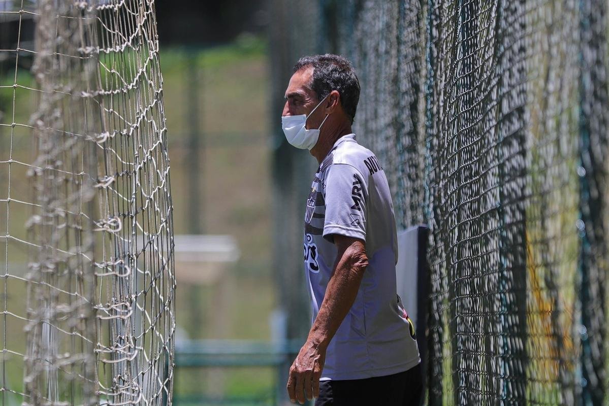 Atlético divulga fotos do novo uniforme de treino
