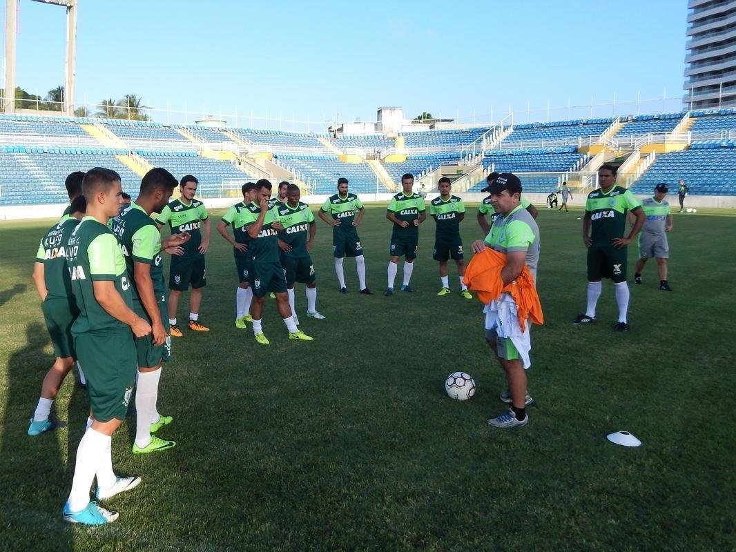 Elenco do Amrica fez ltimo treinamento, no Presidente Vargas, antes de duelo contra o Cear