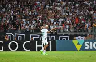 Deyverson provocou a torcida do Atltico, discutiu, marcou gol anulado e foi vaiado no Mineiro, em Belo Horizonte, no duelo entre Galo e Cuiab. 