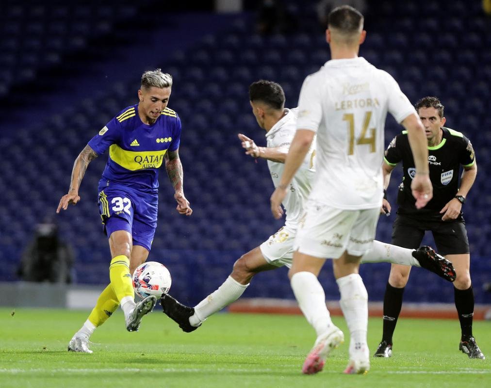 Fotos de Agustn Almendra, volante do Boca Juniors, de 22 anos, que est na mira do Cruzeiro para 2023. Vnculo dele na Argentina vai at junho do prximo ano, o que permite firmar pr-contrato a partir de janeiro com qualquer clube