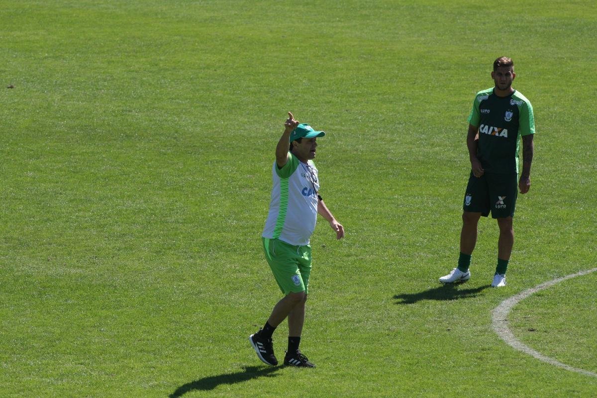 Adilson comandou o primeiro treino no Amrica nesta quarta-feira