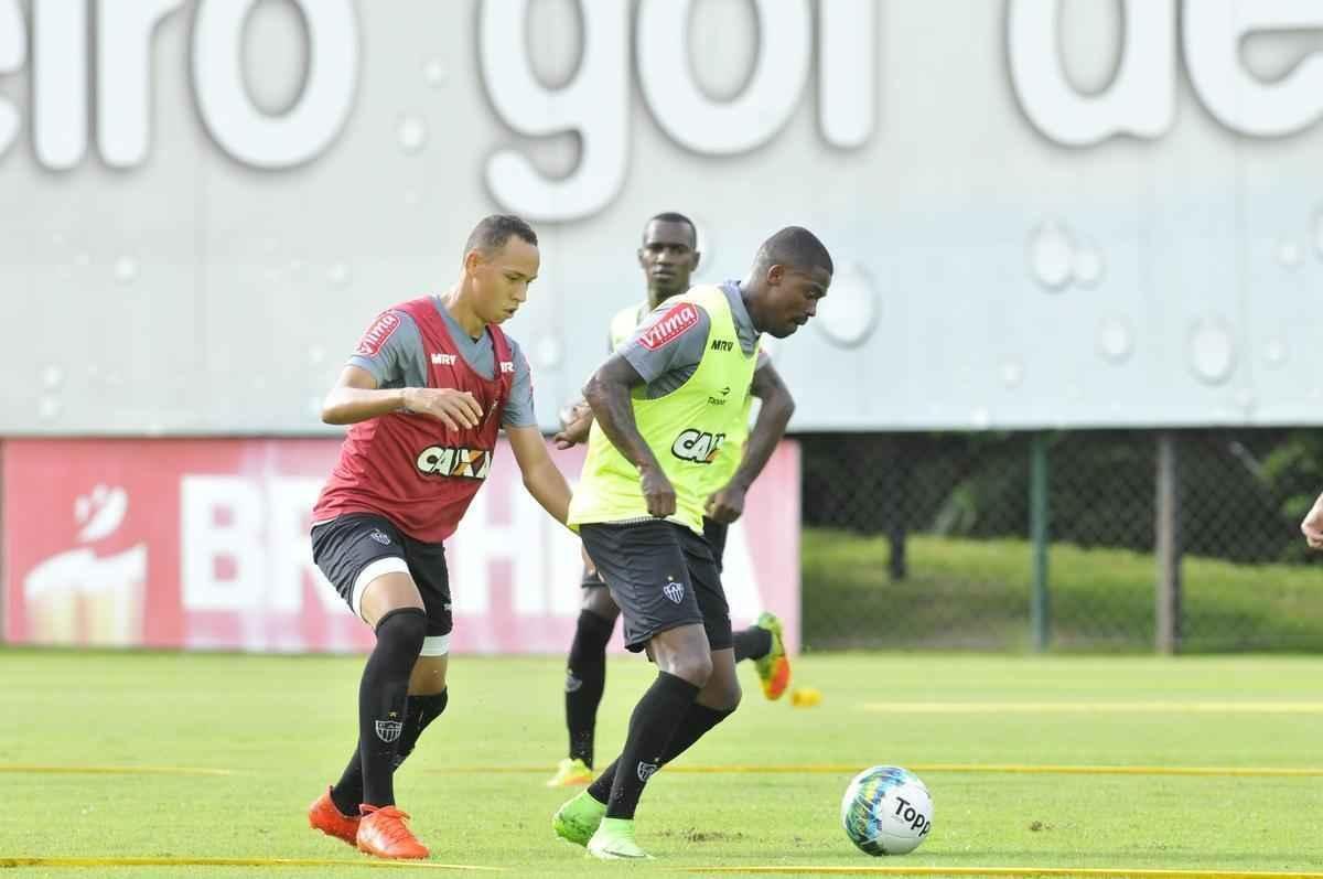 Jogadores que no foram titulares contra o Tombense, no sbado, treinam na cidade do Galo