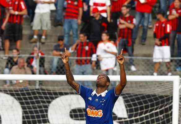 Cruzeiro e Atltico-PR se enfrentaram na Vila Olmpica do Boqueiro