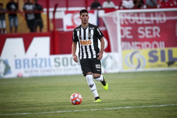 Veja imagens do jogo entre Tombense e Atltico