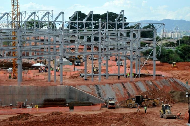 Arena MRV completa um ano de obras neste 20 de abril de 2021. Veja como est o andamento da construo do estdio do Atltico, que tem previso de ficar pronto em outubro de 2022. Sero 46 mil lugares, 2.333 vagas de estacionamento, 40 bares e 80 camarotes. O empreendimento fica no bairro Califrnia, em Belo Horizonte. (Fotos de Gladyston Rodrigues/EM/D. A Press)