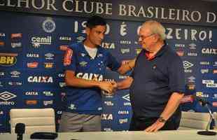 Diogo Barbosa e Hudson foram apresentados pelo presidente Gilvan de Pinho Tavares