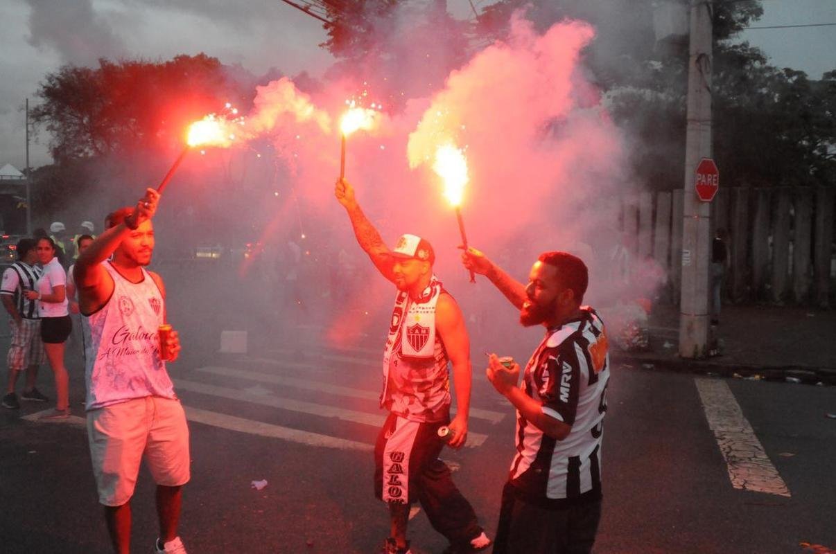 Fotos da torcida do Atltico na chegada ao Mineiro para a partida diante do Juventude pela 34 rodada do Brasileiro