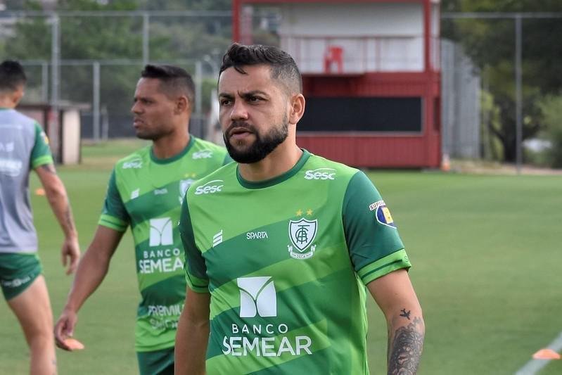 Felipe Azevedo: meia-atacante tem contrato até fevereiro de 2021.