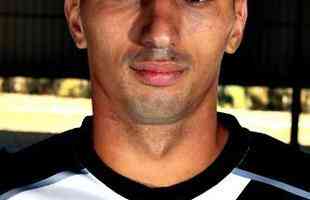 22 - Sergio Felipe: jogador de 27 anos pode atuar como zagueiro ou lateral-esquerdo. Tem vasta trajetria por clubes de menor expresso do Uruguai.