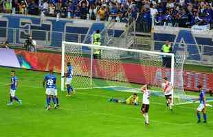 Fotos do primeiro tempo do duelo entre Cruzeiro e River Plate, no Mineiro, pela Copa Libertadores 2019