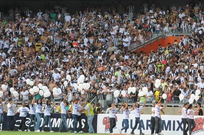 Fotos exclusivas do clssico entre Atltico e Cruzeiro na reabertura do novo Mineiro