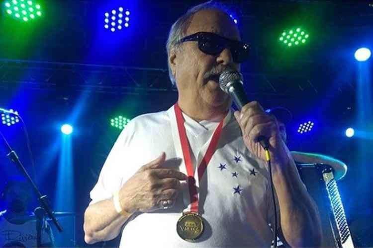 21/04/2019 - na comemorao do ttulo estadual, muita msica, churrasco, chopp e, claro, provocaes ao rival Atltico por parte dos jogadores. J o presidente Wagner Pires de S, de culos escuros, afirmou que estava enxergando o tricampeonato da Copa Libertadores. 'Eu estou enxergando, mas no pelos meus culos, mas so por esses mgicos que esto aqui'.